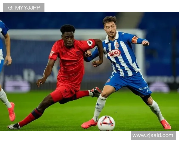 西甲激战：里昂与阿森纳战成平局神扑瞬间点燃全场激情