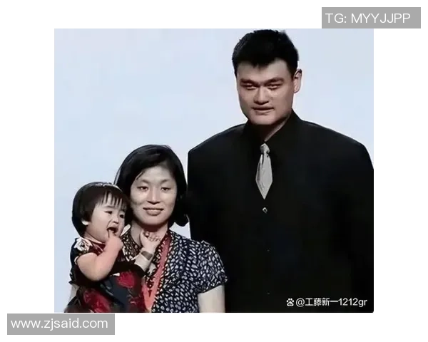 姚明携手妻子共享家庭时光小孩萌照曝光引发网友热议