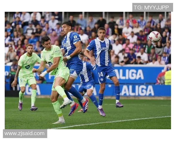 西甲激战巴萨与国米握手言和帽子戏法点燃全场气氛与转会热议