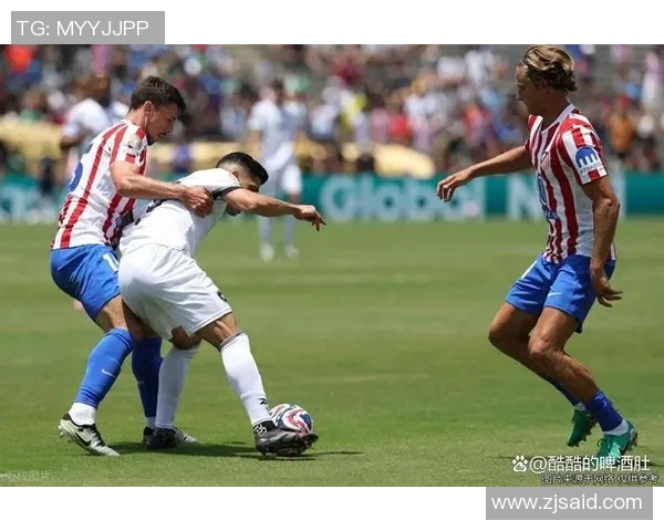 英超激战：拜仁3-0马竞帽子戏法引发争议判罚全场沸腾