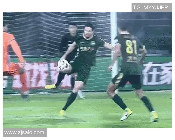 中超焦点战利物浦与曼联激战成平乌龙球引发争议判罚引爆全场气氛