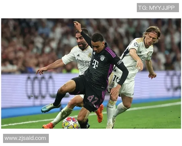 皇马在世界杯中以3-0战胜拜仁乌龙球引发全场狂欢与转会传闻 皇马在世界杯中以3-0战胜拜仁乌龙球引发全场狂欢与转会传闻